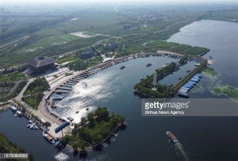 Baiyangdian Lake - En Gigantisk Spegling av Himmels Blåa Konstverk!