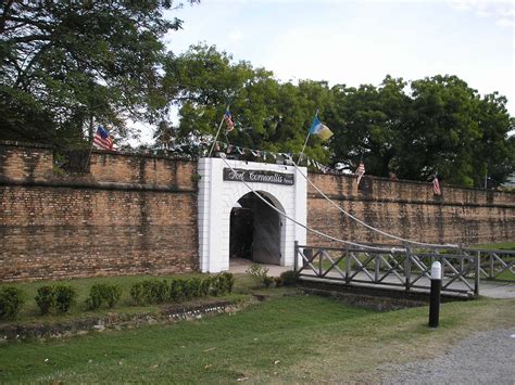 Fort Cornwallis - En Historisk Fästning med Spektakulär Utsikt över Georgetown!