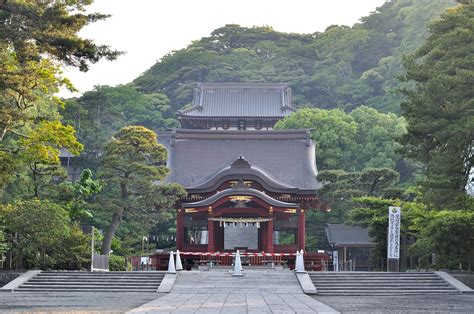 Tsurugaoka Hachimangu-Templen – En majestätisk oas med historiska rötter!