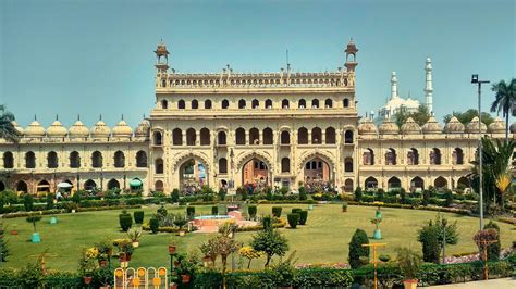 Bara Imambara: En Intressant Labyrinth av Historisk Pragmatism!