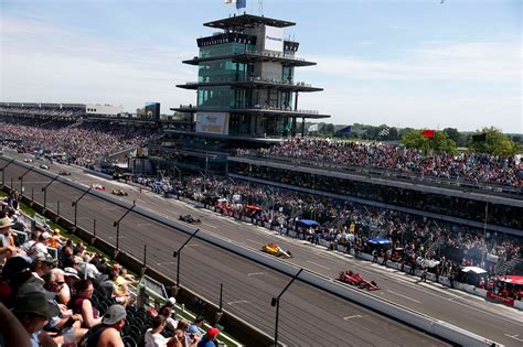 The Indianapolis Motor Speedway - Experiencing Thrilling Speeds and American Motorsport History!