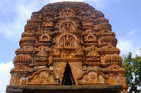 Laxman Temple: En Mystisk Ruinsklyfta Som Viskar Berättelser Från Det Förflutna!