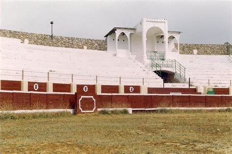 Plaza de Toros de Quintanar de la Orden: En historisk plats fylld med stolthet och tradition!