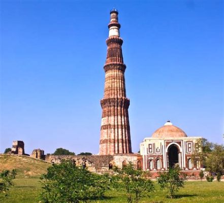 Qutub Minar! Den majestätiska minaret som höjer sig mot den Delhi-blåa himlen