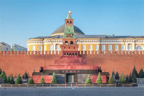  Vladimir Iljitj Lenin Mausoleet i Moskva: En kontroversiell hyllning till en revolutionär ledare!