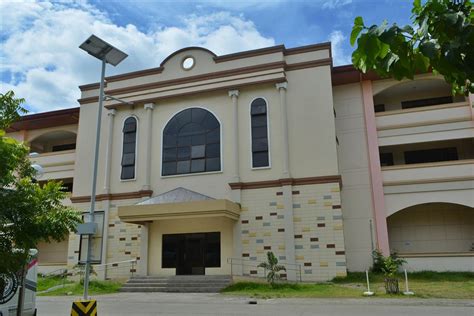 West Visayas State University Lagoon - En fredlig oas mitt i Iloilo City's pulserande liv!